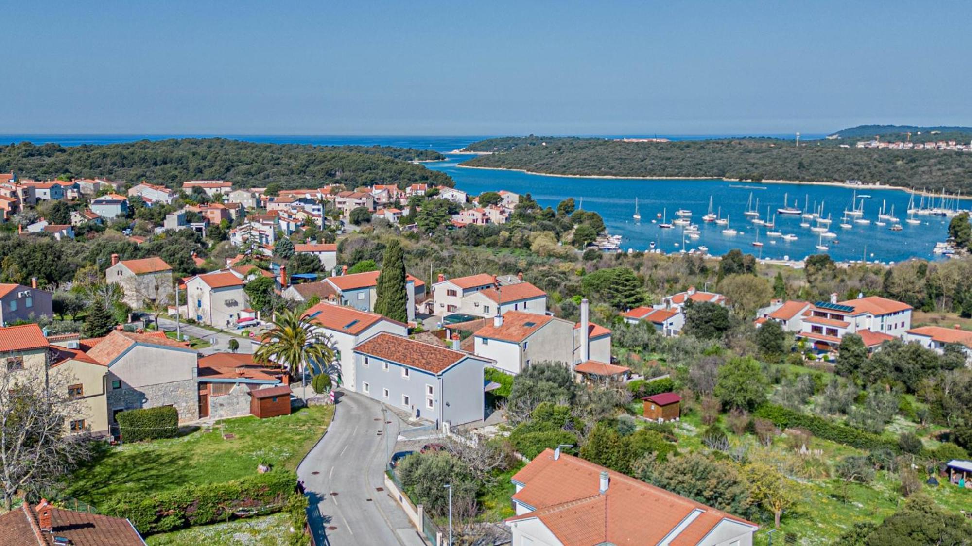 Vito & Maria Eco Friendly Accommodation Banjole Exterior photo